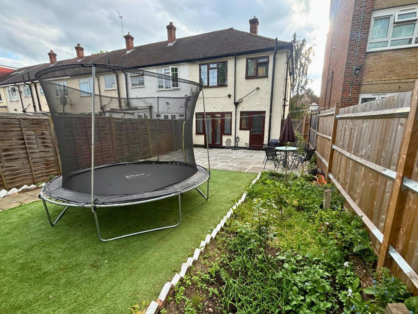 Charming And Cosy London Home, Garden, Parking & Family Fun Mitcham Exteriér fotografie