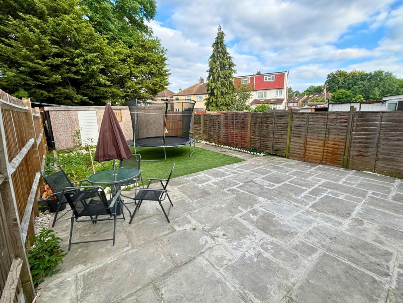 Charming And Cosy London Home, Garden, Parking & Family Fun Mitcham Exteriér fotografie